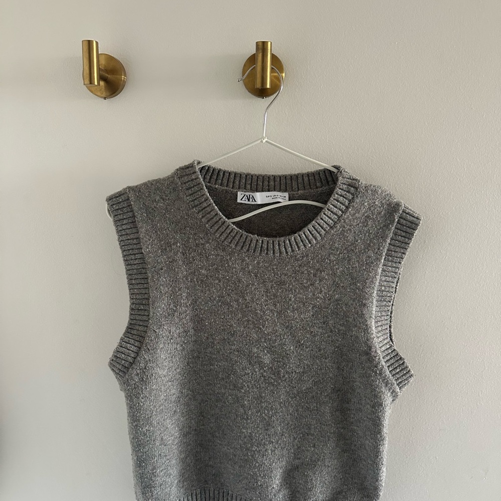 Zara Sleeveless Gray Sweater